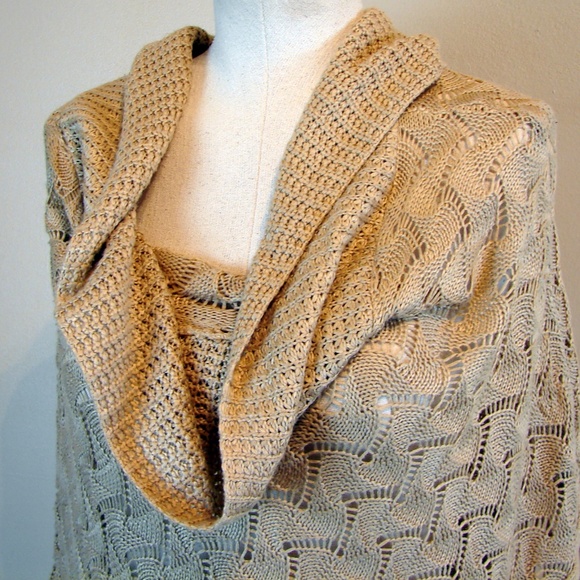 Absolutely Cowell neck knitted poncho boho fringe - Picture 3 of 6